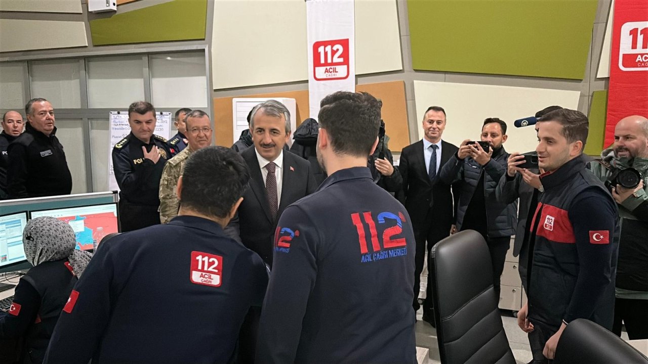 Edirne Valisi Sezer, yeni yıla görevi başında giren çalışanları ziyaret etti