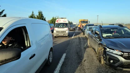 Edirne'de 10 aracın karıştığı zincirleme kaza; 5 yaralı