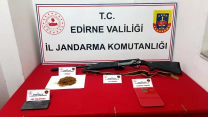 Edirne’de 2 evde yapılan aramada uyuşturucu ve silah ele geçirildi