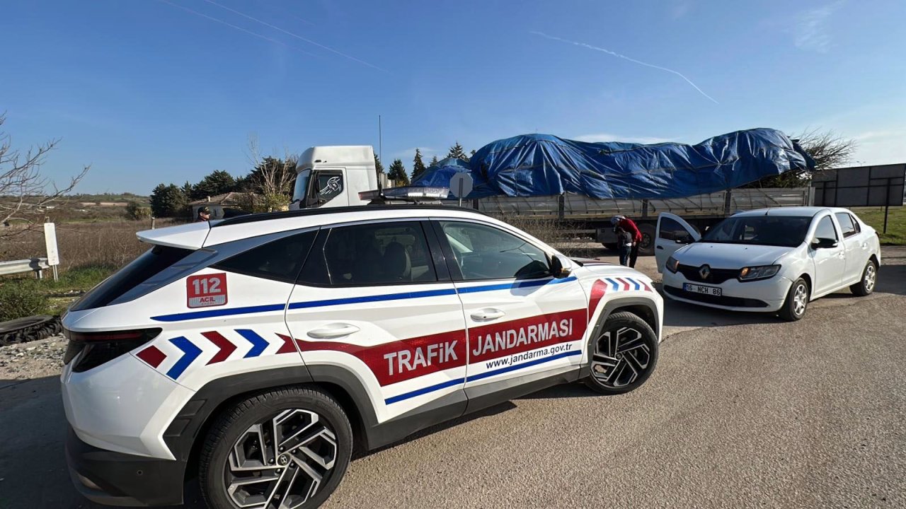 Edirne&#039;de 3 araçlı zincirleme kazada 1 yaralı