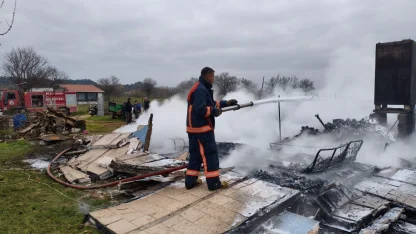 Edirne’de iki ayrı ilçede çıkan yangında 2 ev kullanılamaz hale geldi