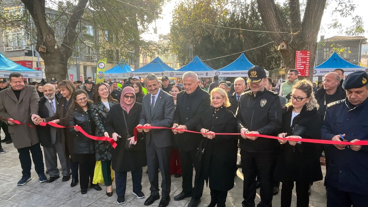 Edirne’de Polis Eşleri Derneği’nden kermes