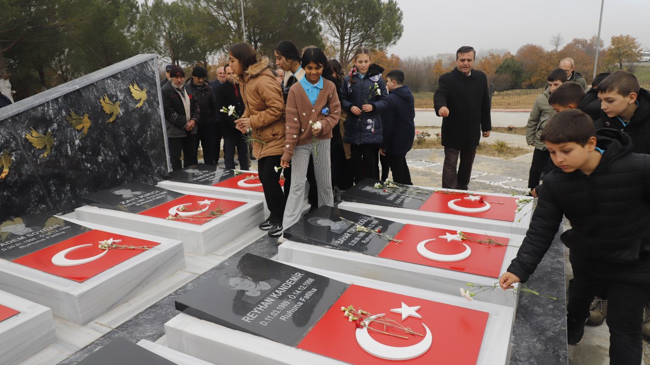 Edirne’de yenilenen ‘Eğitim Şehitleri Anıtı’ törenle açıldı