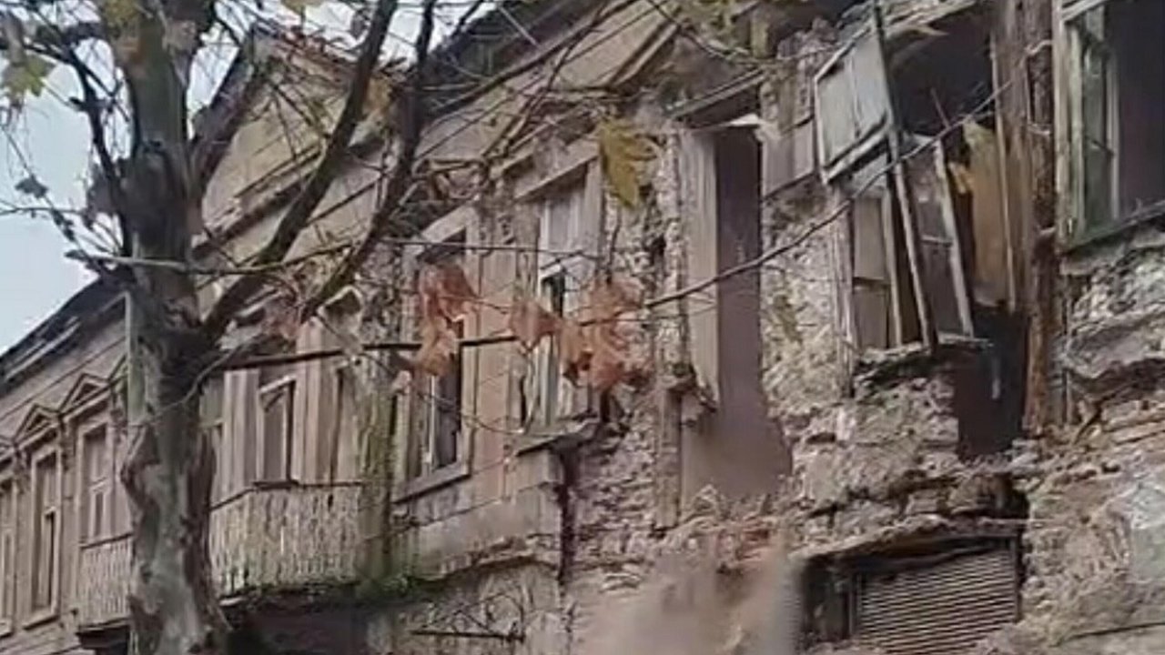 Edremit’te tarihi handan parçaları koptu