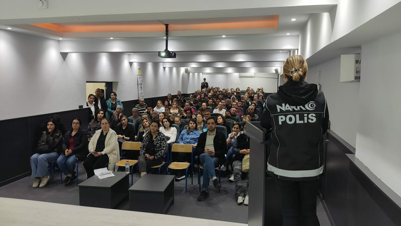 &#039;En İyi Narkotik Polisi: Anne&#039; projesi Ayvalık&#039;ta velilerle buluştu