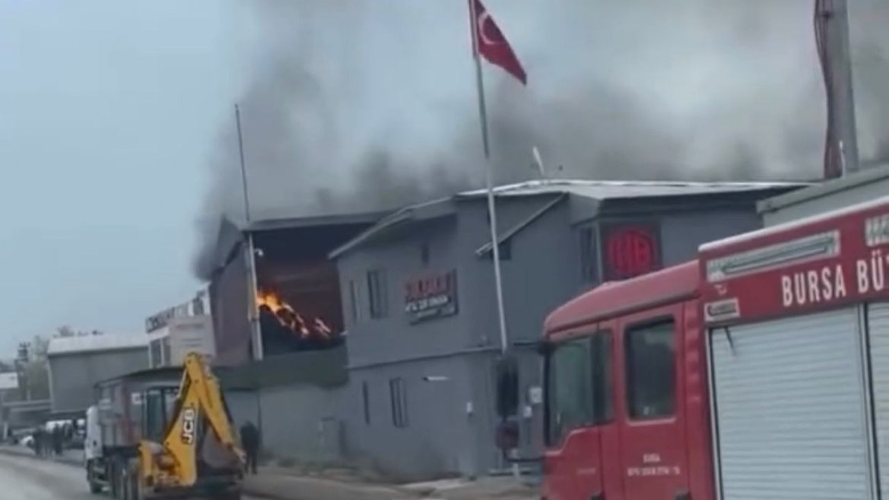 Fabrika deposunda yangın