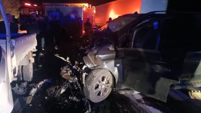 Hafif ticari araç ile kamyonet çarpıştı; 1 ölü, 5 yaralı