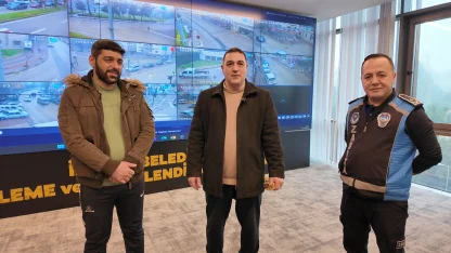 İçinde 40 bin lira olan çanta, belediye kameralarından tespit edilen sahibine teslim edildi