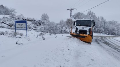 İnegöl Belediyesi ekipleri karla mücadele için 24 saat sahada