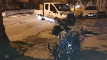Kamyonete çarpan motosikletin sürücüsü yaralandı