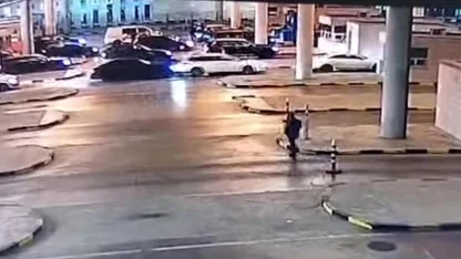 Kapıkule'de otomobilin çarptığı gümrük muhafaza memuru yaralandı; kaza kamerada