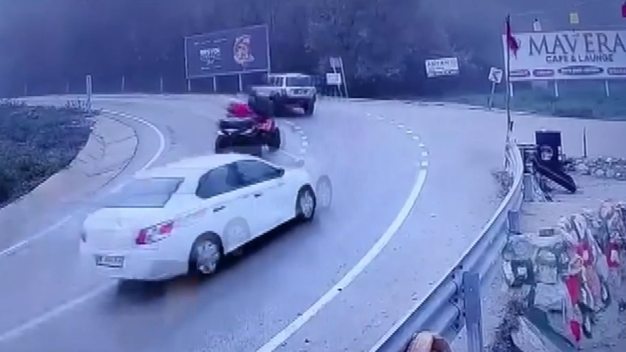 Kayganlaşan yolda virajda kazalar kamerada