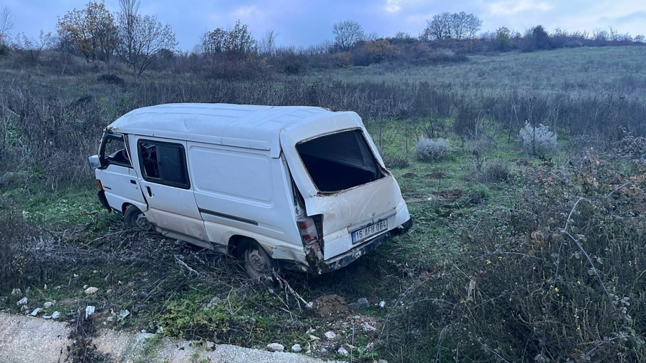 Kontrolden çıkan minibüs şarampole yuvarlandı: 1 yaralı