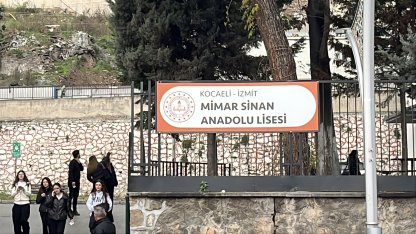 Lisede 3’üncü kattan düşen Deniz, ağır yaralandı