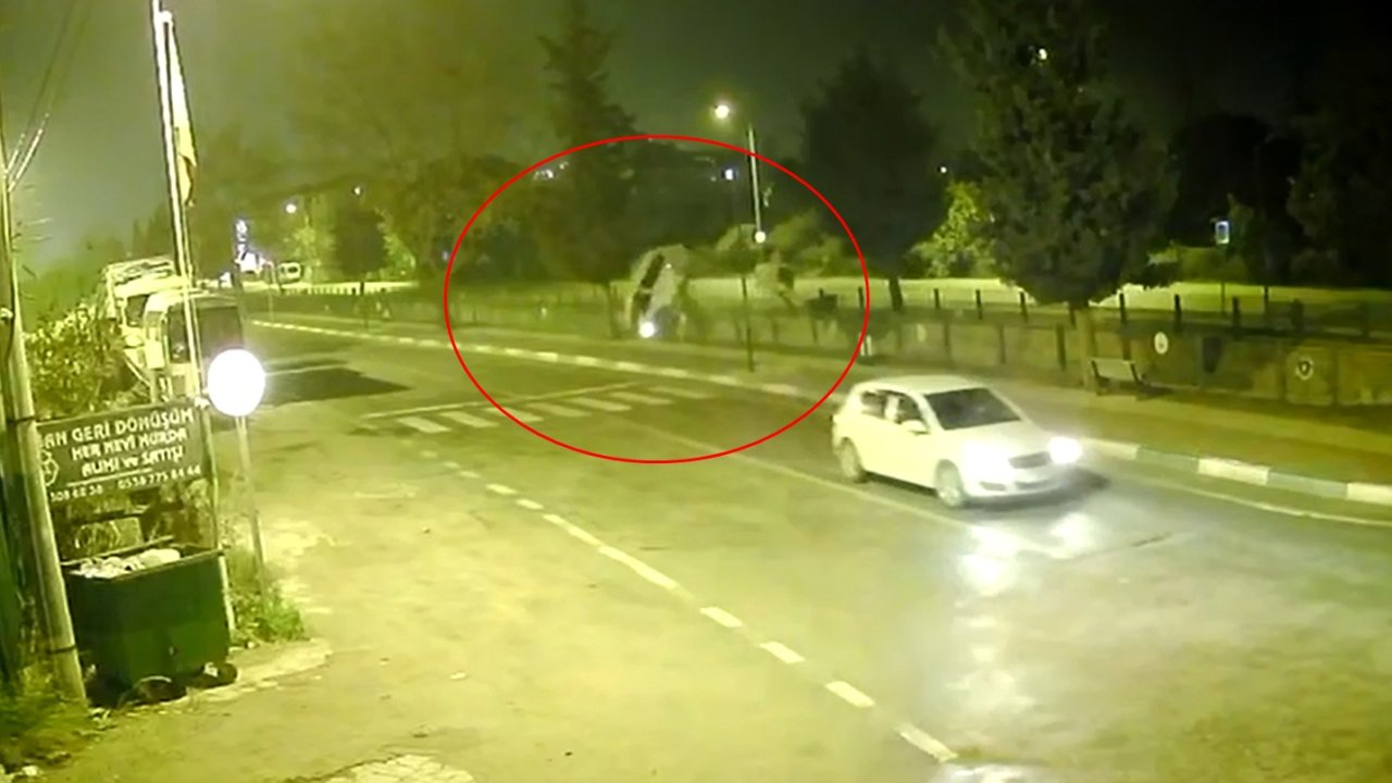 Minibüsün dereye yatağına uçtuğu kaza kamerada