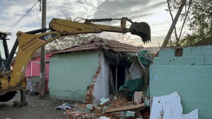 Narkotik olaylarıyla anılan 'Kore Mahallesi'nde metruk binaların yıkımı sürüyor