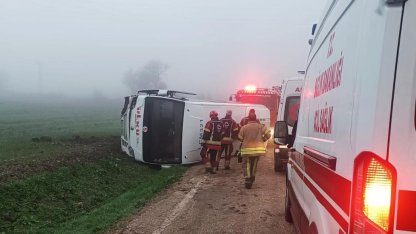 Öğrenci servis midibüsü şarampole yuvarlandı; 8 yaralı