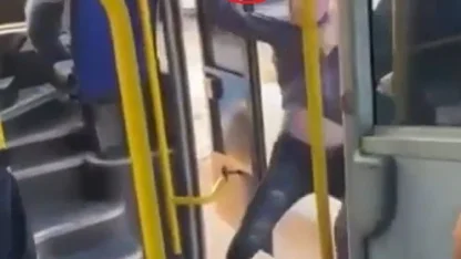 Otobüste tartıştıkları yolcuya satırla saldırdılar