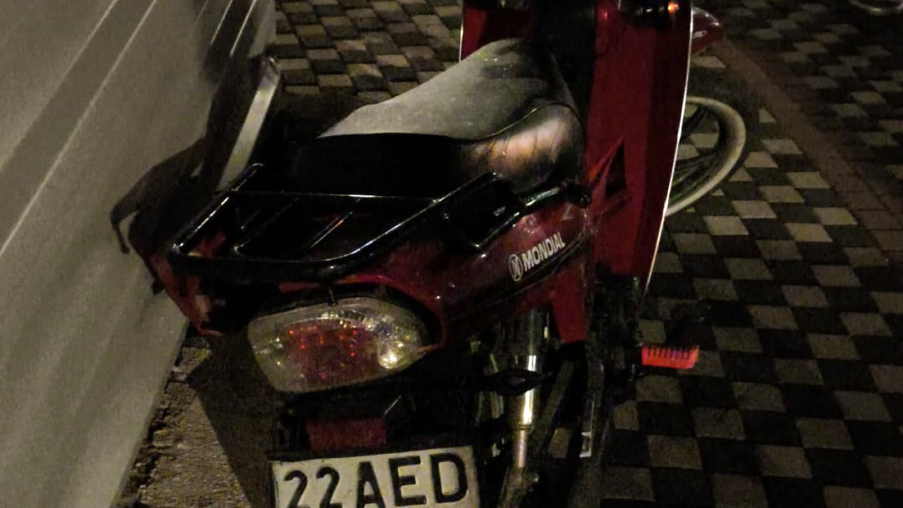 Otomobille çarpışan motosikletin sürücüsü yaralandı