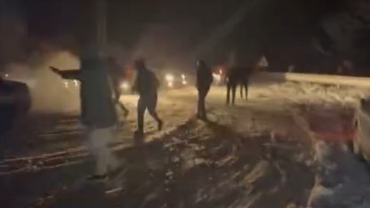 Oylat Kaplıcaları yolu kar nedeniyle kapandı, araçlar mahsur kaldı