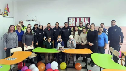 Şarköy'de polisten özel çocuklara hediye