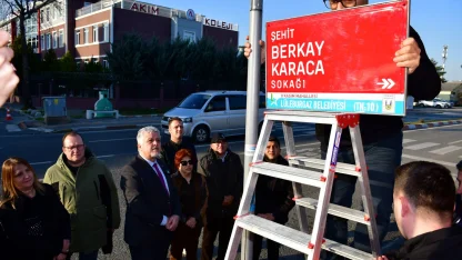 Şehit Astsubay Berkay Karaca’nın ismi yaşadığı sokağa ve durağa verildi