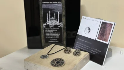 Selimiye Camisi minberindeki motifleri, gümüş takı setine işledi