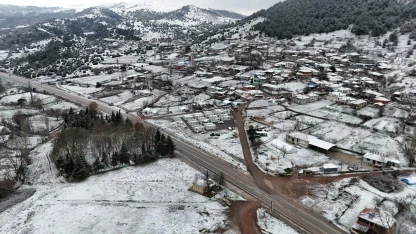 Sındırgı’nın yüksek kesimlerinde kar ve buzlanma
