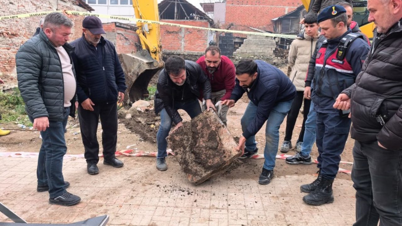 Site inşaatı kazısında mezar kalıntıları ile insan kemikleri bulundu