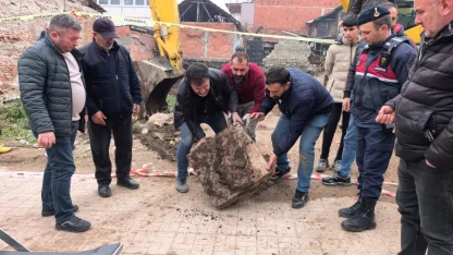 Site inşaatı kazısında mezar kalıntıları ile insan kemikleri bulundu