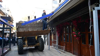 Tarihi Arap Şükrü Sokağı’ndaki kaçak eklentiler kaldırıldı