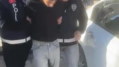 Tartıştığı arkadaşını sokak ortasında bıçaklayıp öldürdü