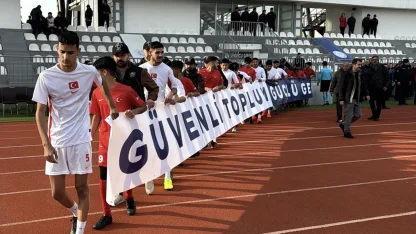 Tekirdağ'da asayiş olayları ile gündeme gelen mahallelerin gençleri futbol oynadı