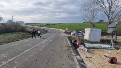 Tekirdağ'da motosiklet, yol kenarındaki tel çite çarptı; 1 ölü, 1 yaralı