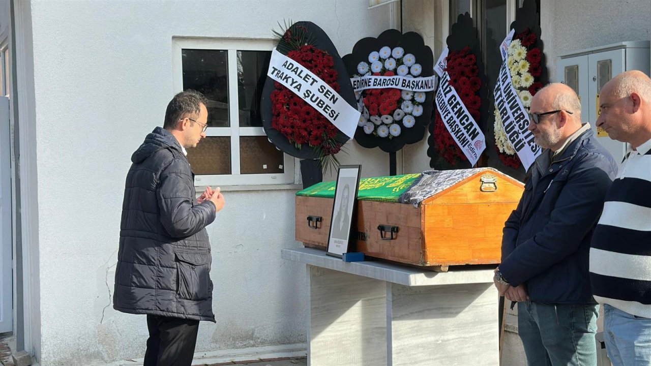 Üniversitede 2&#039;nci kattan düşen büro personeli Selda, son yolculuğuna uğurlandı