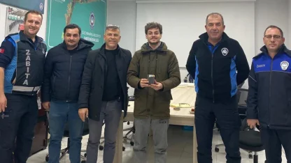 Yanlışlıkla konteynere attığı cüzdanı, çöp kamyonunda bulundu