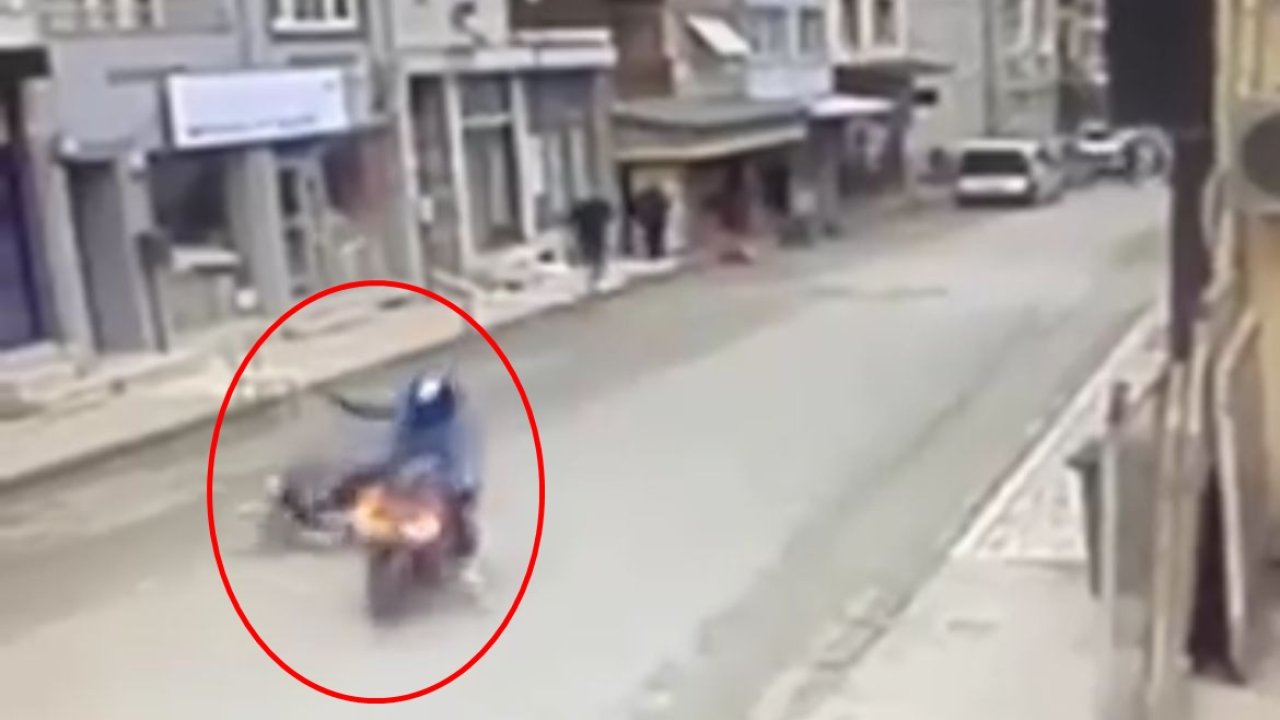 Yayaya çarpan motosikletli kaza sonrası kaçtı; o anlar kamerada
