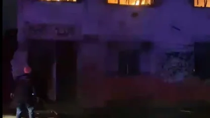 2 katlı binada sobadan çıkan yangın lodosun etkisiyle büyüdü; 2 kişi dumandan etkilendi