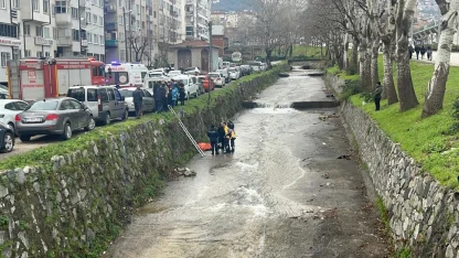 2 metre yükseklikten dere yatağına düşüp öldü