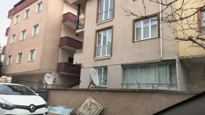 2'nci katın penceresinden düşen 2 yaşındaki Mehmet yaralandı