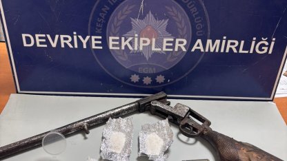 Araçta uyuşturucu ve silah ele geçirildi