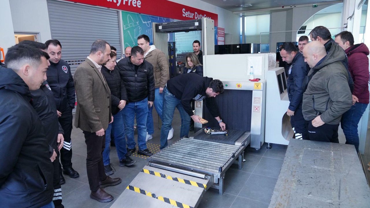 Ayvalık Deniz Hudut Kapısı'nda görevli personele eğitim