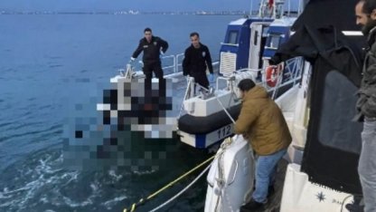 Balıkçılar, denizde dalgıç kıyafetli erkek cesedi buldu