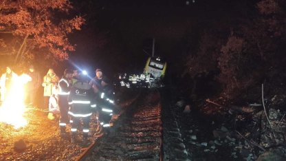 Balıkesir’de toprak kaydı, yolcu treni raydan çıktı: 1 yaralı / Ek fotoğraflar
