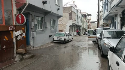 Boşanma aşamasındaki eşini tabancayla vurup, polise teslim oldu