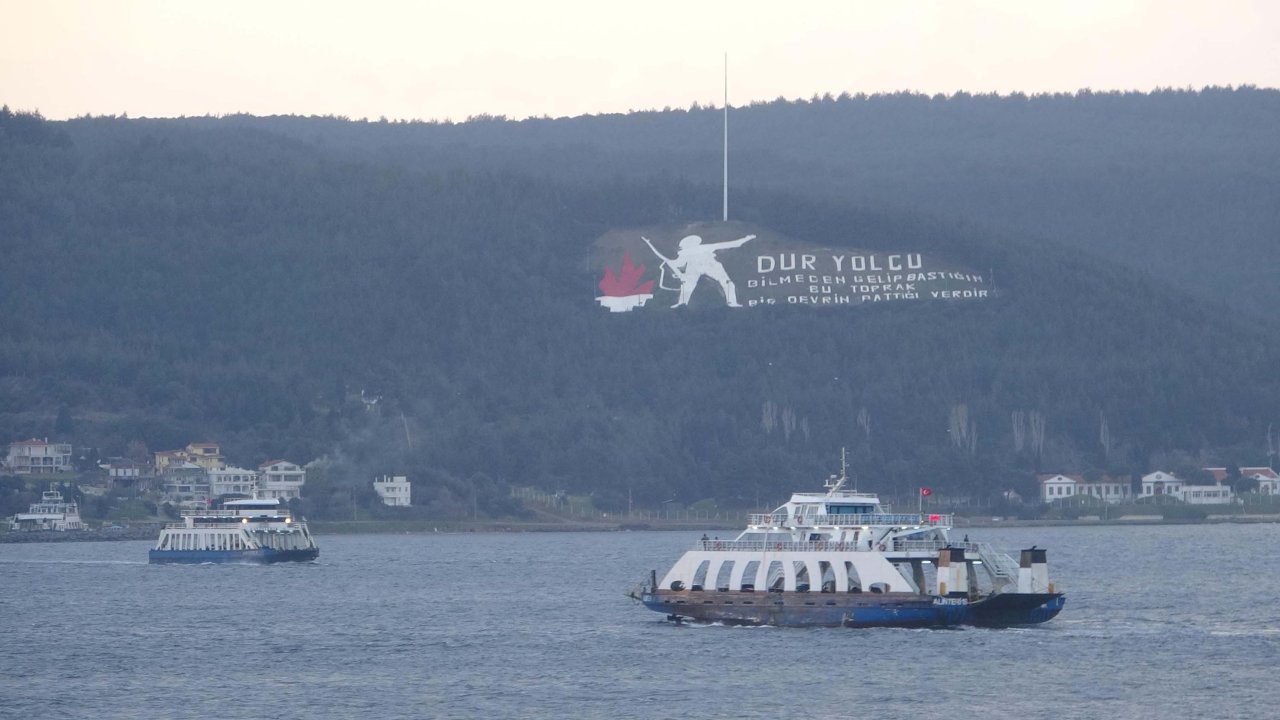 Bozcaada ve Gökçeada’da feribot seferlerine fırtına engeli