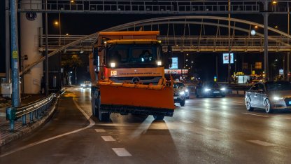 Bursa Büyükşehir Belediyesi ekipleri, gece boyunca karla mücadele çalışması yürüttü