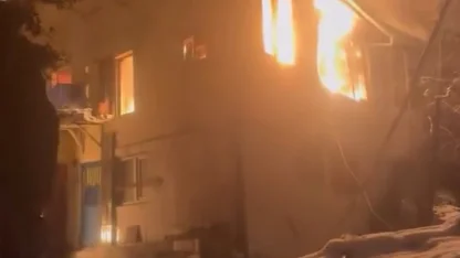 Bursa'da 2 katlı evde çıkan yangın metruk 2 binaya sıçradı