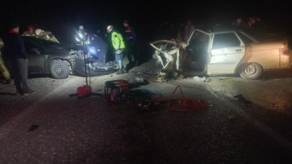 Bursa'da 2 otomobilin, kafa kafaya çarpıştı: 3 yaralı