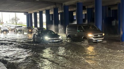 Bursa’da fırtına ve kuvvetli yağış; çatılar uçtu, deniz taştı / Ek fotoğraflar